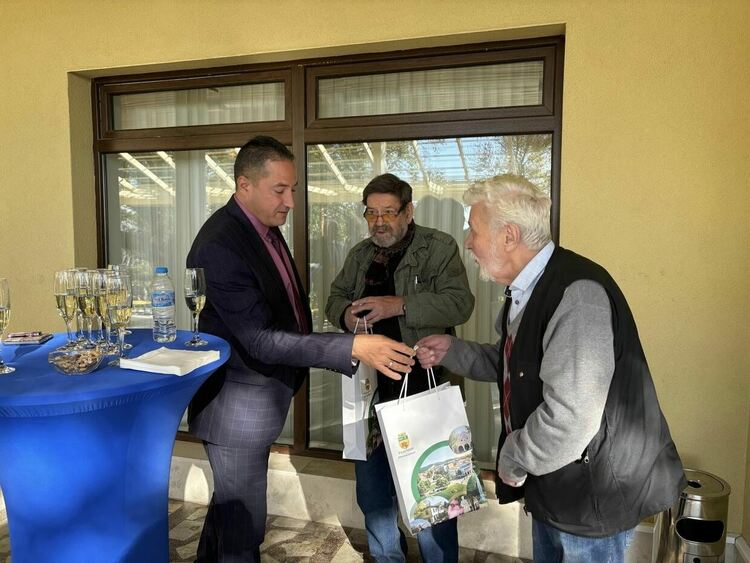 Ден преди отбелязването на Деня на град Радомир, Общинският съвет (ОбС) проведе тържествена сесия