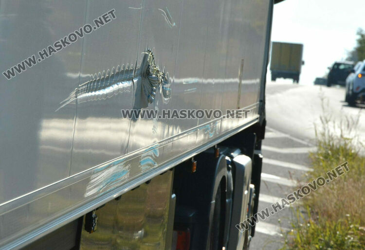 Катастрофа между камиони се размина с минимални щети