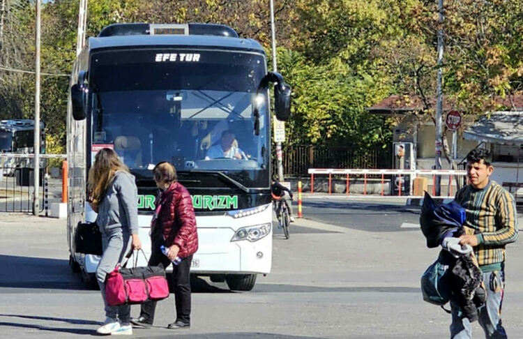 Автобусите по редовните линнии с Турция идват по-пълни