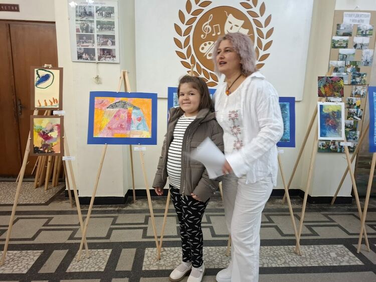 Художници отвърнаха на вандалите с изложба "Стихии"