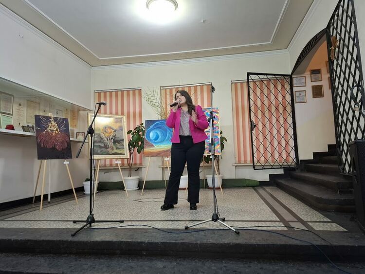 Художници отвърнаха на вандалите с изложба "Стихии"