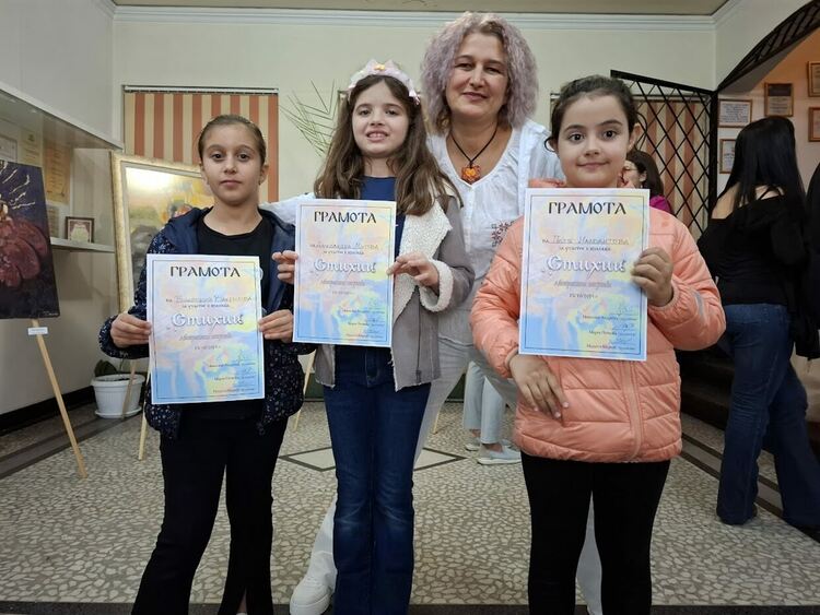 Художници отвърнаха на вандалите с изложба "Стихии"