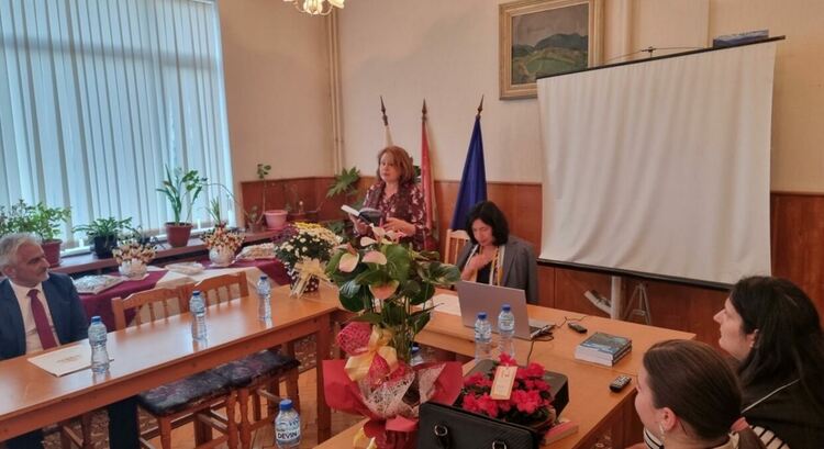 Десетки се събраха за 60-годишния юбилей на професор Елена Николова