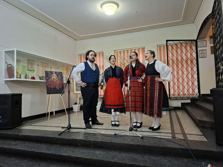 Художници отвърнаха на вандалите с изложба "Стихии"