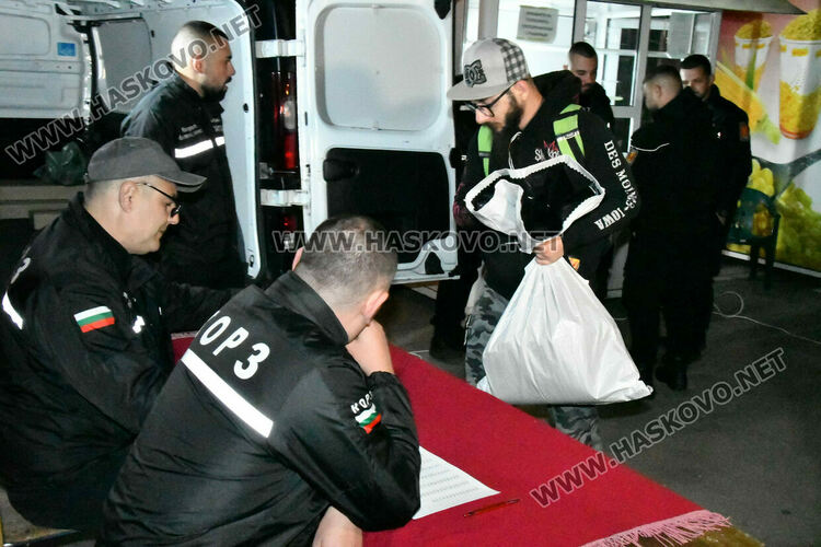 Започна предаването на бюлетините от гласуването в Хасковско