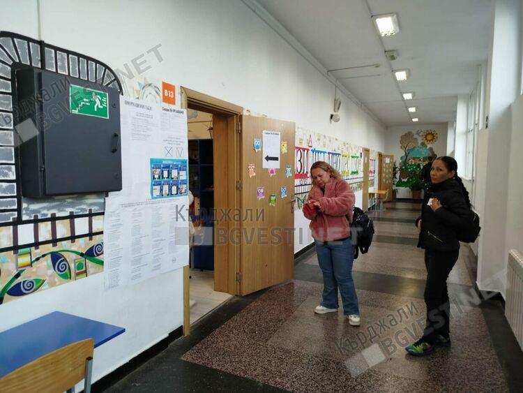 Изборният ден в Кърджалийско започна в спокойна обстановка/снимки/