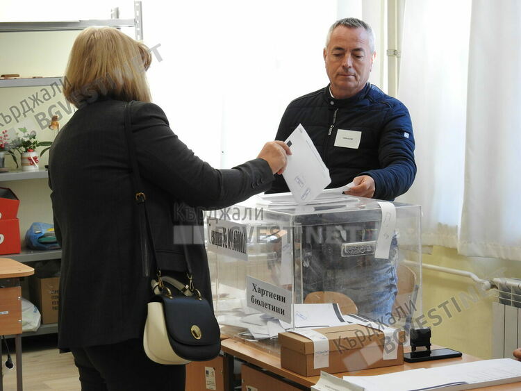 Избирателната активност в област Кърджали към 11:00 часа е 8,73 процента