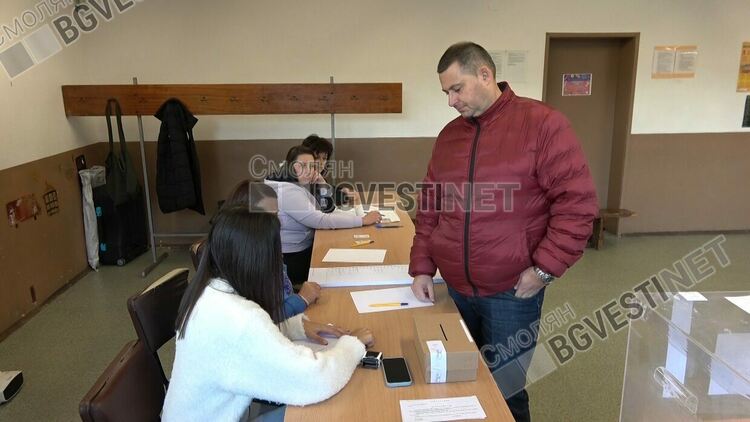 В полицията днес работят извънредно за издаване на удостоверения за гласуване
