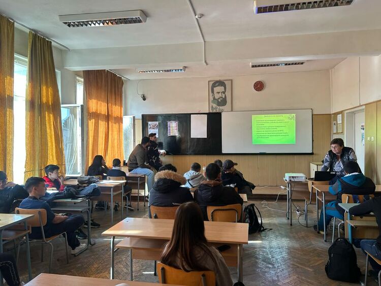 Възможностите на Програма Еразъм+ за младите хора бяха представени на новите ученици в Професионална гимназия по транспорт и аграрни технологии „Н. Й. Вапцаров“