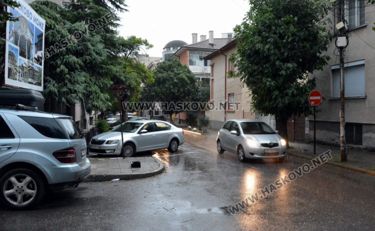 Облачно, възможни са слаби валежи