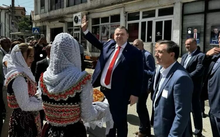 „Бройте ме, ако искате, българин, турчин или ром, аз няма да се откажа“, декларира Пеевски.