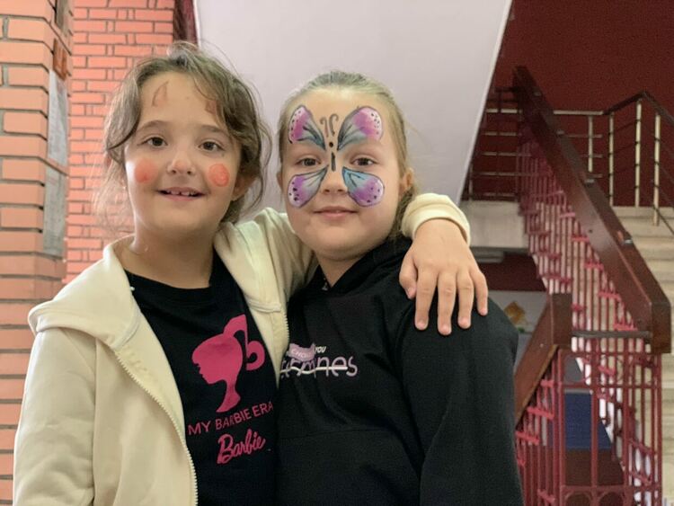 Клубът по илюстрации намери "Място за всеки под луната и слънцето"