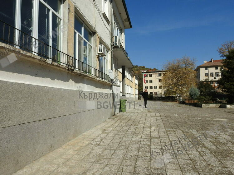 Учители-възрожденци създават бутиково училище за ромски деца в Кърджалийско