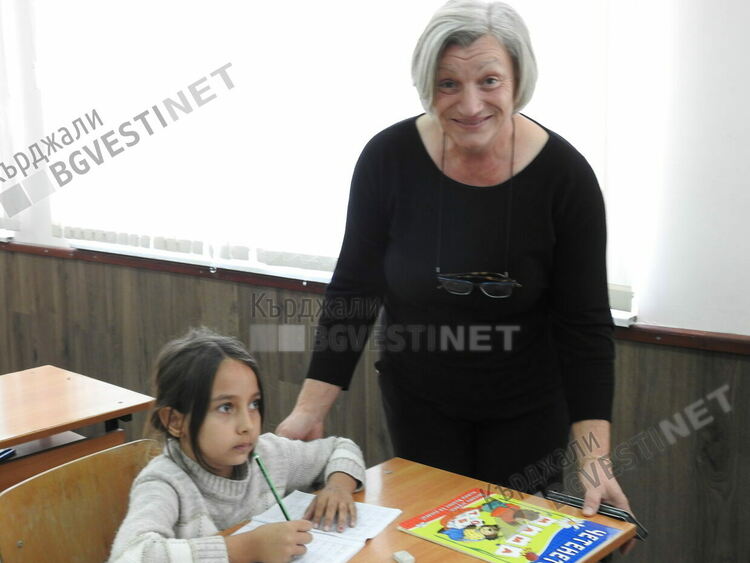 Учители-възрожденци създават бутиково училище за ромски деца в Кърджалийско