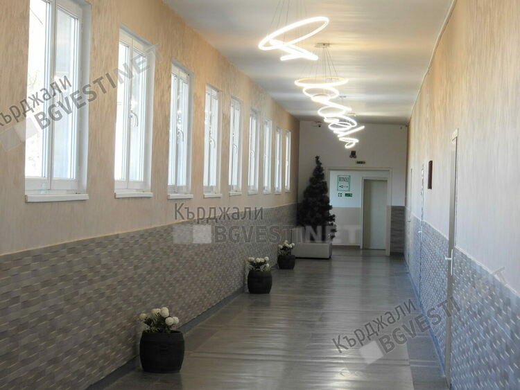 Учители-възрожденци създават бутиково училище за ромски деца в Кърджалийско