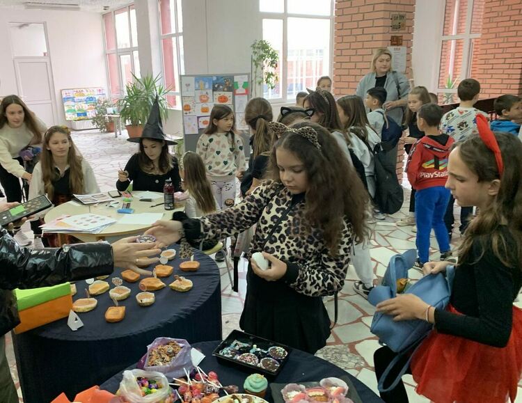 Клубът по илюстрации намери "Място за всеки под луната и слънцето"