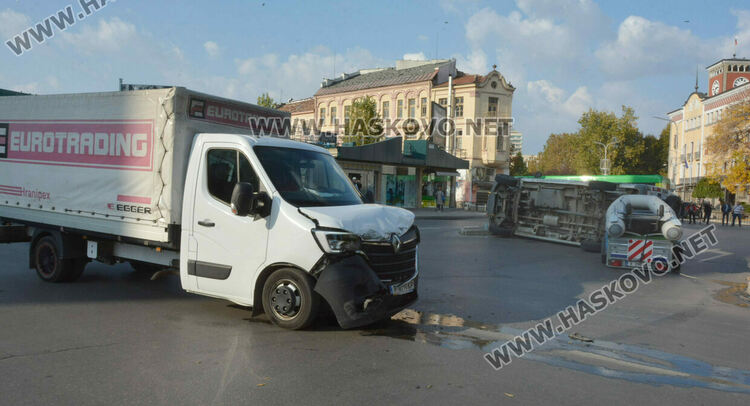 Кемпер се преобърна странично след удар с камион в центъра на Хасково