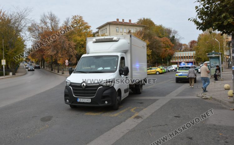 Камион блъсна жена на заден ход на площад „Спартак“ в Хасково