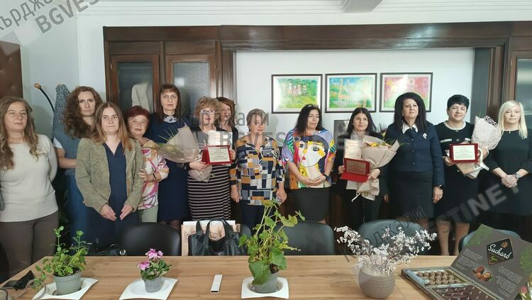 Удостоиха трима педагози от Кърджали и областта с наградата Съвременен будител