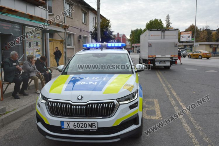 Камион блъсна жена на заден ход на площад „Спартак“ в Хасково