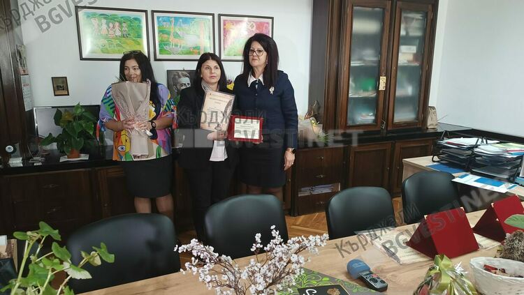 Удостоиха трима педагози от Кърджали и областта с наградата Съвременен будител
