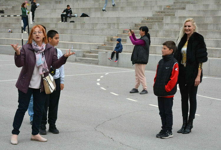 Учениците от СУ „Паисий Хилендарски“ се запознаха с игрите на своите баби