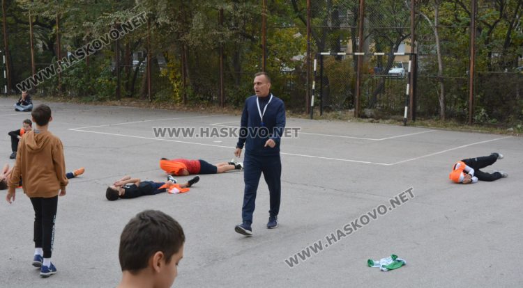 Учениците от СУ „Паисий Хилендарски“ се запознаха с игрите на своите баби