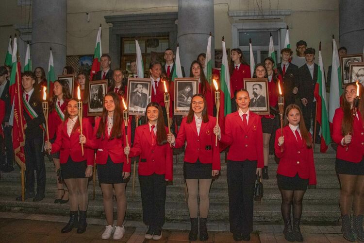 Кърджали почете с факелно шествие народните будители