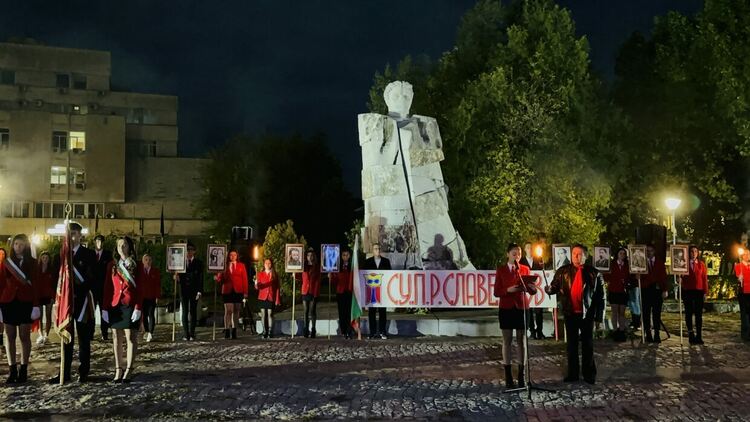 Кърджали почете с факелно шествие народните будители