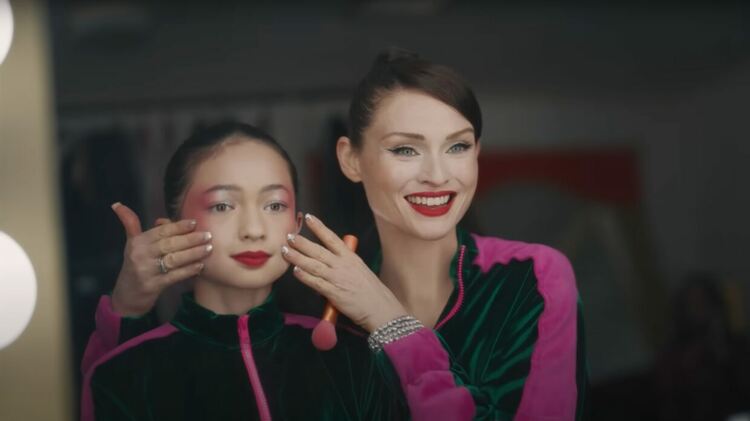 Sophie Ellis-Bextor пусна продължение на видеото на „Murder On The Dancefloor“