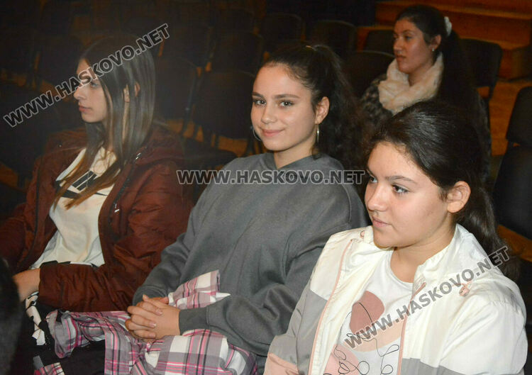 Поети насърчиха млади творци на литературен пленер в Хасково