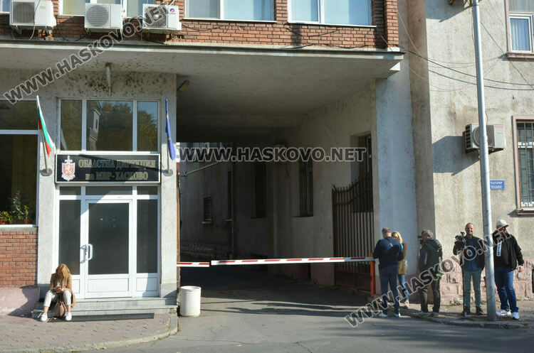 Нападателите на екипа на БТВ в Хасково с обвинение от прокуратурата и под гаранция
