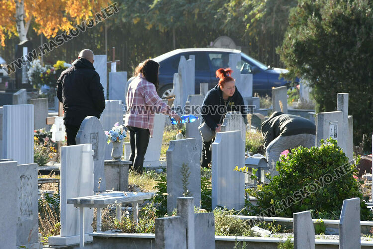 Архангелова задушница е! 	