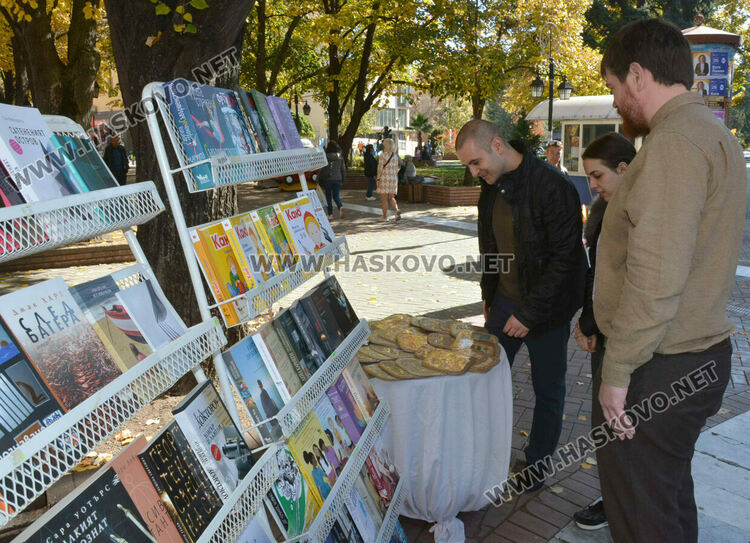 Национален конкурс събра млади поети в театъра