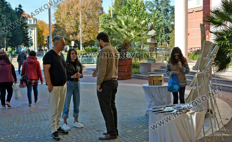 Национален конкурс събра млади поети в театъра