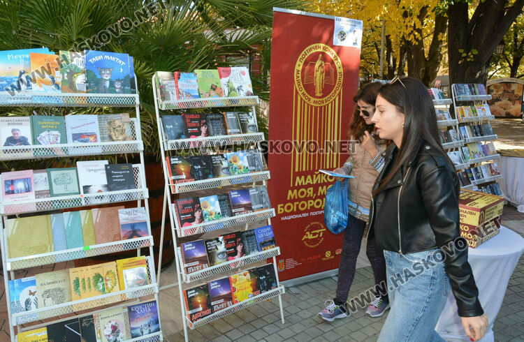 Национален конкурс събра млади поети в театъра