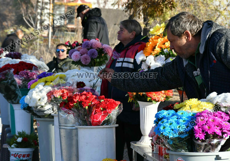 Архангелова задушница е! 	