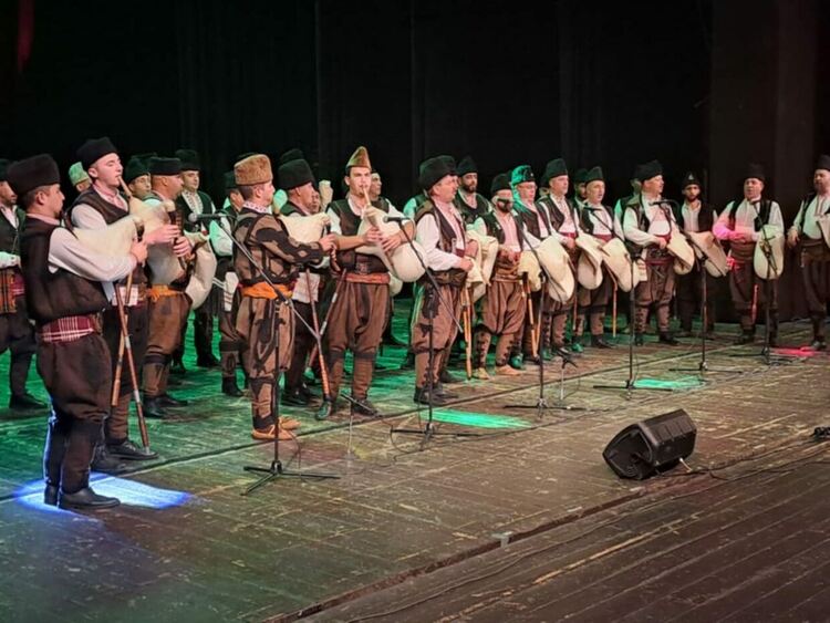 С празничен концерт „101 каба гайди“ отбеляза 20 години от създаването си