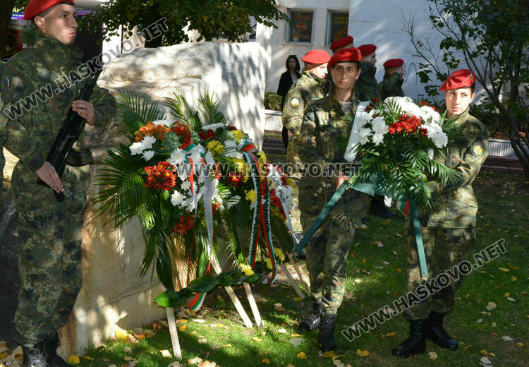 Панихида и военен ритуал пред паметника-морена в Хасково