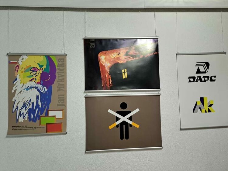 Откриха изложба на доц. Стоян Дечев в КДК - Смолян 