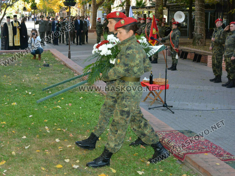 Панихида и военен ритуал пред паметника-морена в Хасково