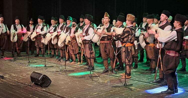 С празничен концерт „101 каба гайди“ отбеляза 20 години от създаването си