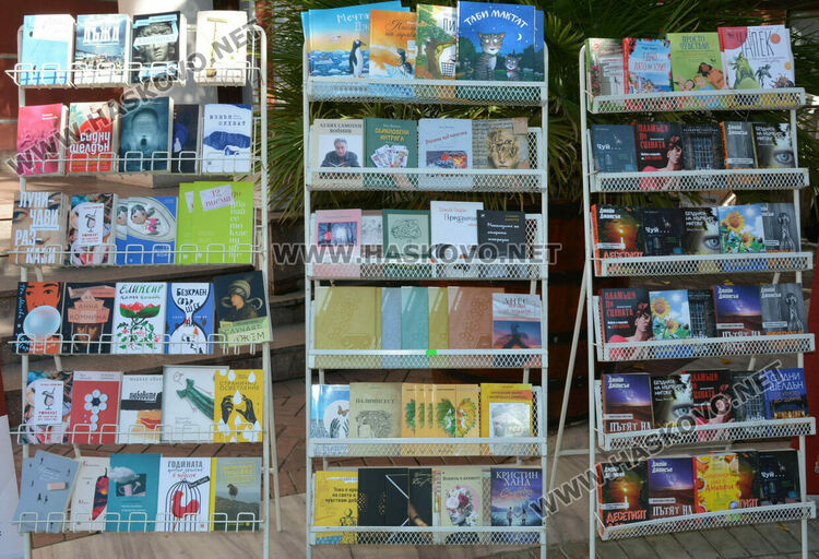 Национален конкурс събра млади поети в театъра