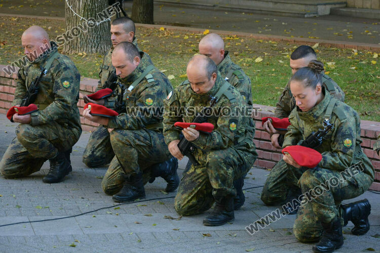 Панихида и военен ритуал пред паметника-морена в Хасково