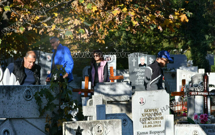 Архангелова задушница е! 	