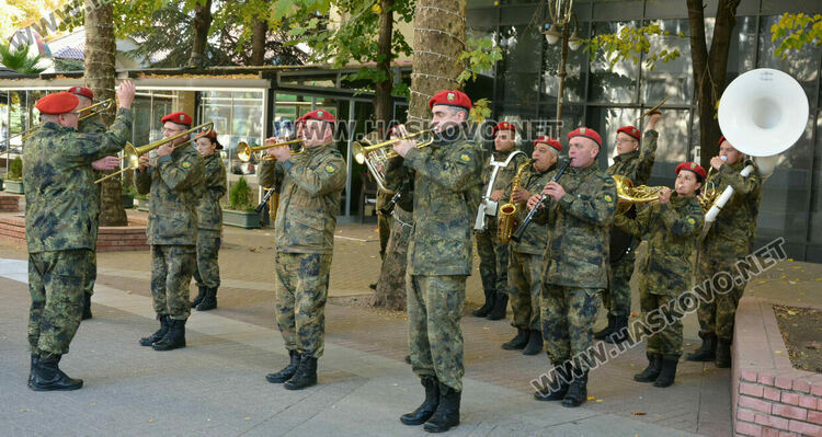 Панихида и военен ритуал пред паметника-морена в Хасково