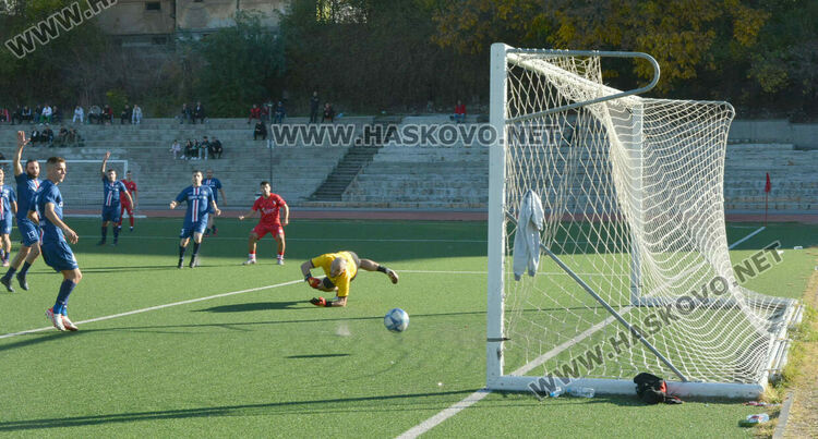 Футболистите на „Хасково“ отново с победа, „Саяна“- загуби