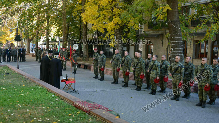 Панихида и военен ритуал пред паметника-морена в Хасково