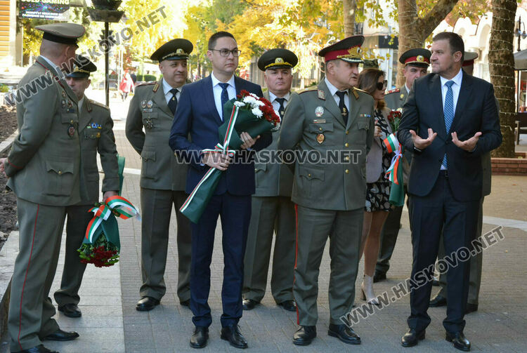 Панихида и военен ритуал пред паметника-морена в Хасково