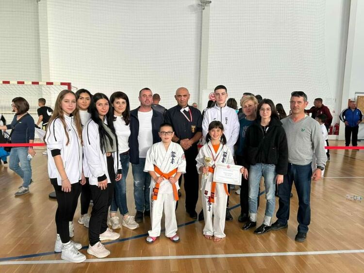  Ангела Немова от Смолян с бронзов медал от Национален турнир по карате за купа "Пловдив"